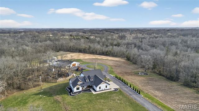 350 Birkhead Road, Winfield, MO 63389