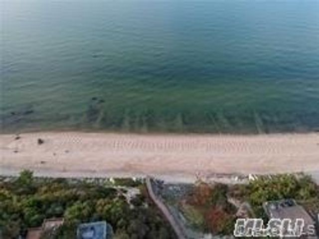 28 Anchor Path, Baiting Hollow, NY 11933