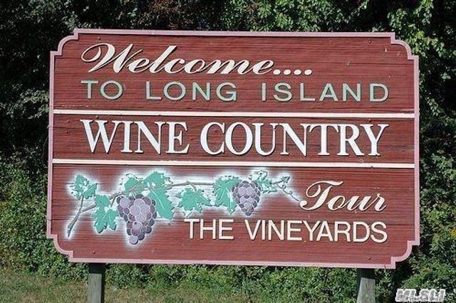 28 Anchor Path, Baiting Hollow, NY 11933