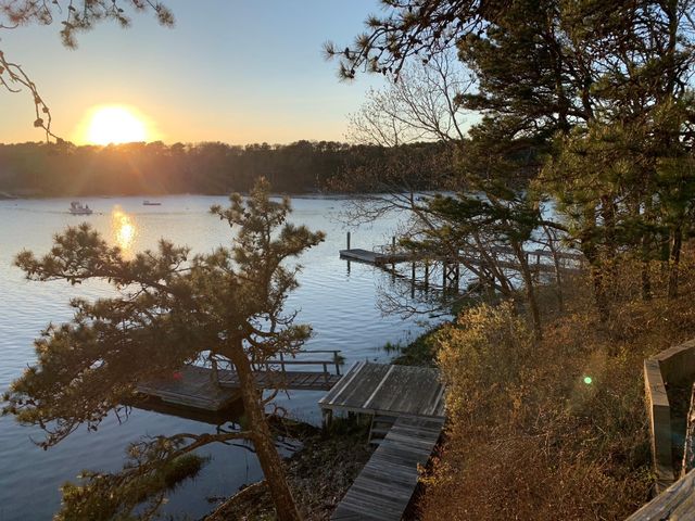 36 Little Neck Lane, Mashpee, MA 02649