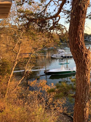 36 Little Neck Lane, Mashpee, MA 02649