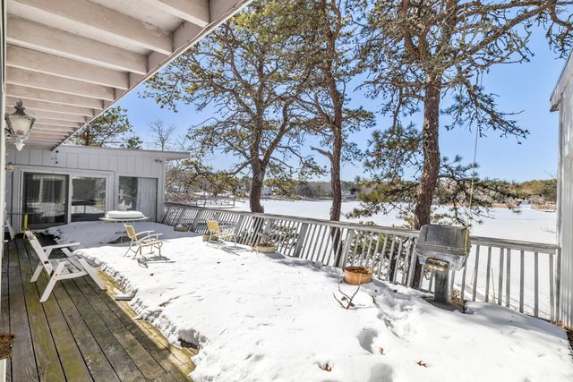 36 Little Neck Lane, Mashpee, MA 02649
