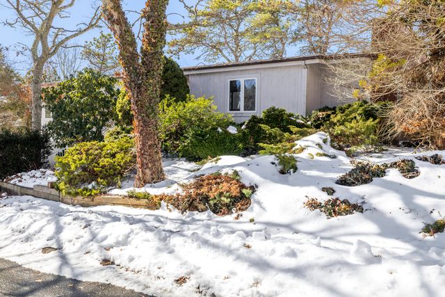 36 Little Neck Lane, Mashpee, MA 02649