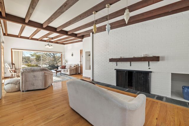 36 Little Neck Lane, Mashpee, MA 02649