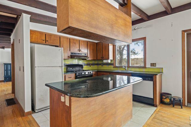 36 Little Neck Lane, Mashpee, MA 02649