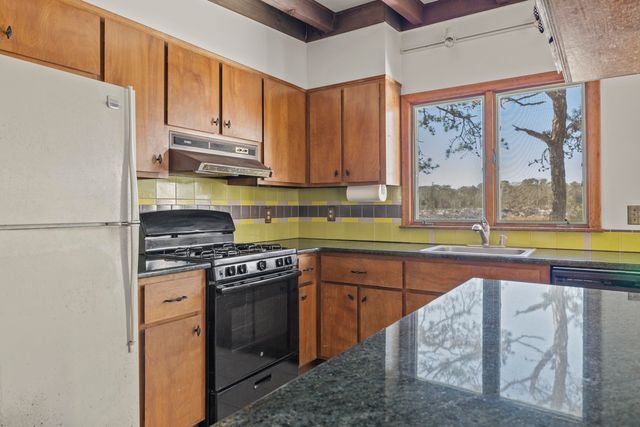 36 Little Neck Lane, Mashpee, MA 02649