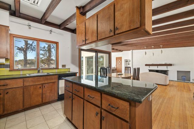 36 Little Neck Lane, Mashpee, MA 02649