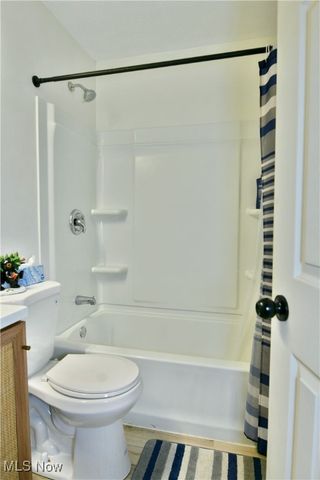 229 Jacobs Road, Hubbard, OH 44425