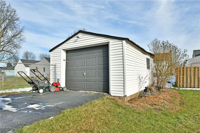 229 Jacobs Road, Hubbard, OH 44425