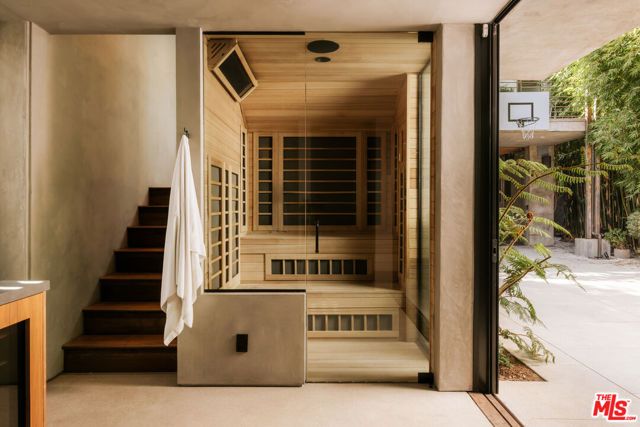 554 Westminster Avenue, Los Angeles, CA 90291