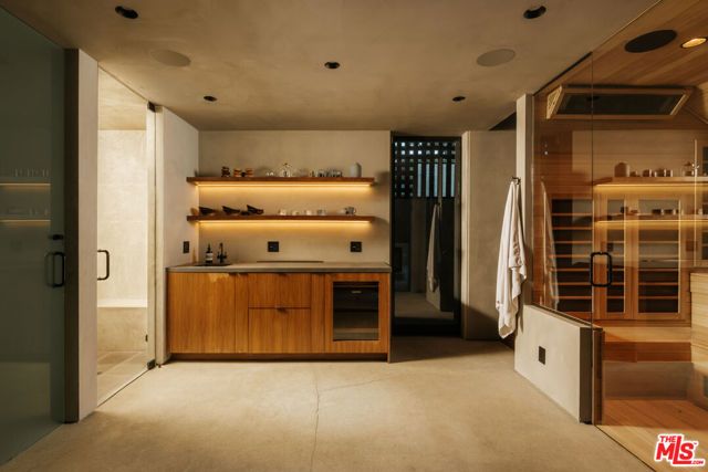 554 Westminster Avenue, Los Angeles, CA 90291