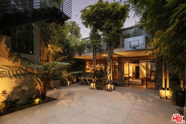 554 Westminster Avenue, Los Angeles, CA 90291