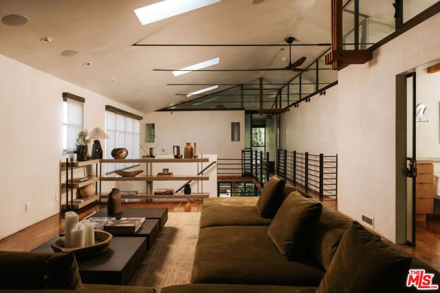 554 Westminster Avenue, Los Angeles, CA 90291