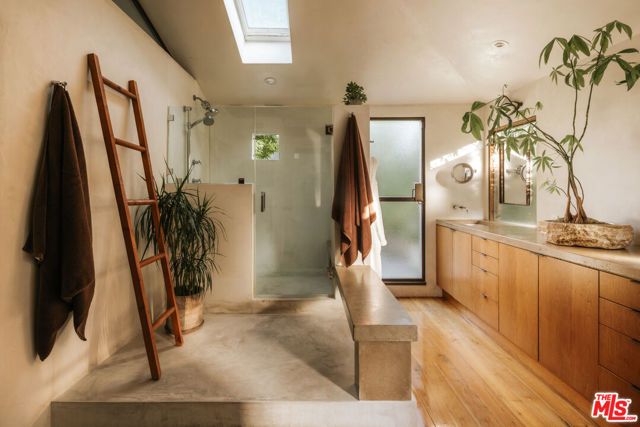 554 Westminster Avenue, Los Angeles, CA 90291
