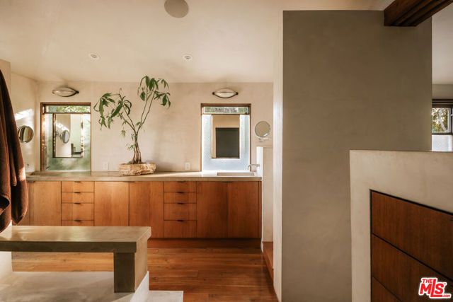 554 Westminster Avenue, Los Angeles, CA 90291