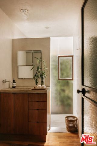 554 Westminster Avenue, Los Angeles, CA 90291