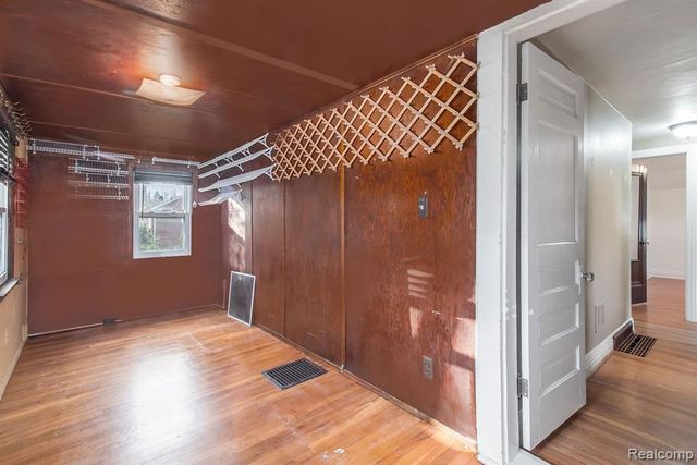 5 Wenonah Drive, Pontiac, MI 48341