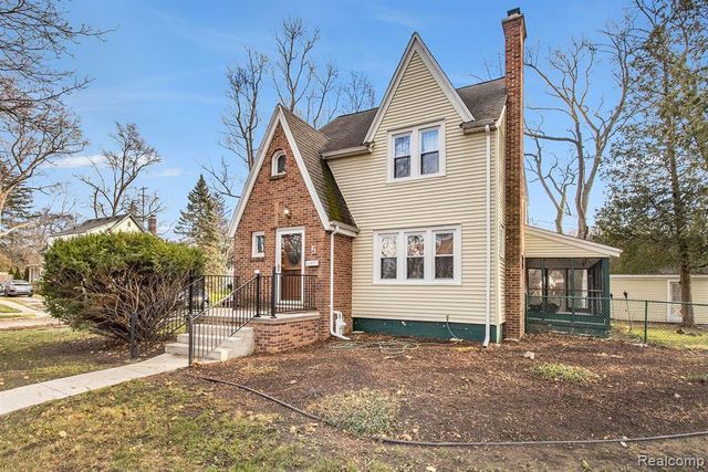 5 Wenonah Drive, Pontiac, MI 48341