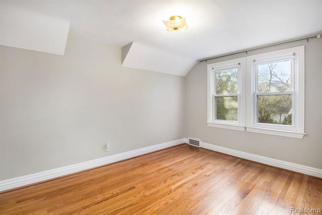 5 Wenonah Drive, Pontiac, MI 48341