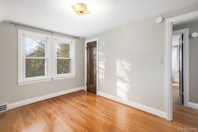 5 Wenonah Drive, Pontiac, MI 48341