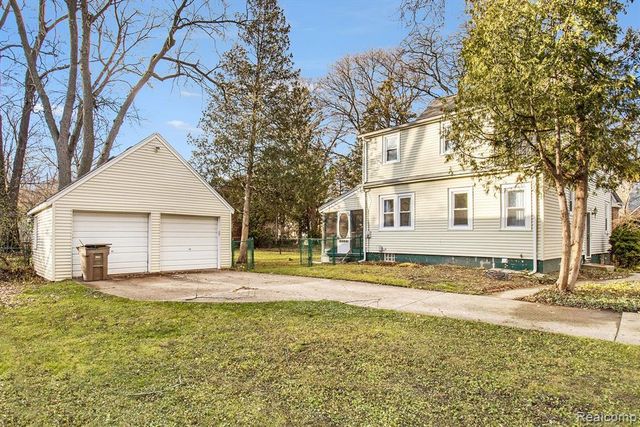 5 Wenonah Drive, Pontiac, MI 48341
