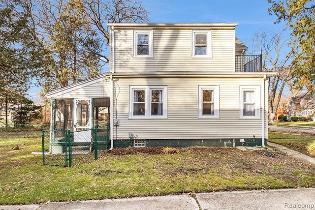 5 Wenonah Drive, Pontiac, MI 48341