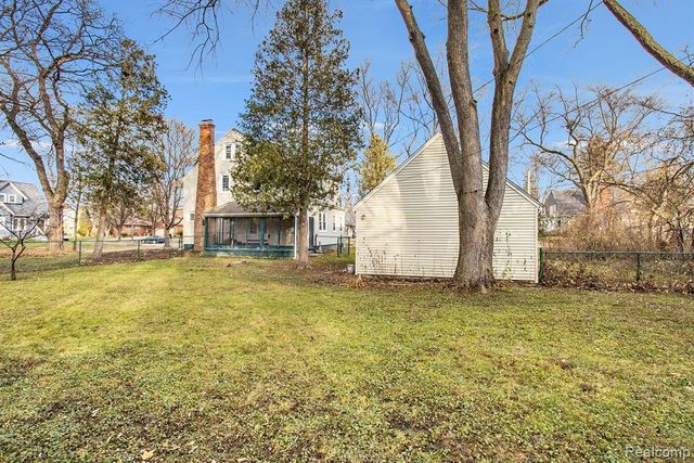 5 Wenonah Drive, Pontiac, MI 48341
