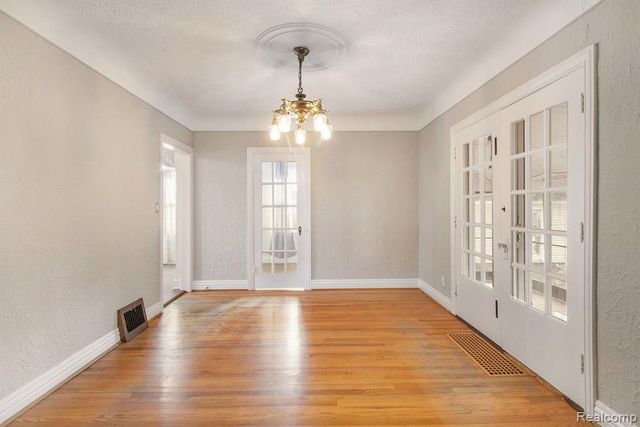 5 Wenonah Drive, Pontiac, MI 48341