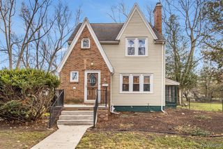 5 Wenonah Drive, Pontiac, MI 48341