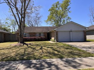 16450 Hibiscus Lane, Friendswood, TX 77546