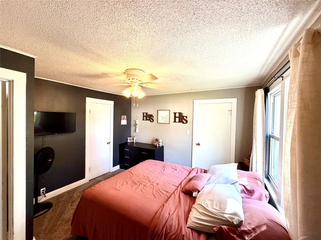 319 S 7th Avenue, Winterset, IA 50273