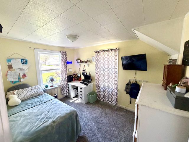 319 S 7th Avenue, Winterset, IA 50273