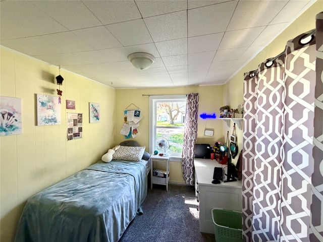 319 S 7th Avenue, Winterset, IA 50273
