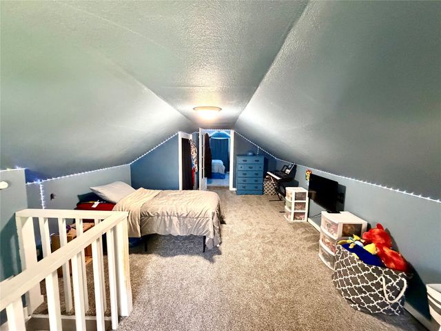 319 S 7th Avenue, Winterset, IA 50273