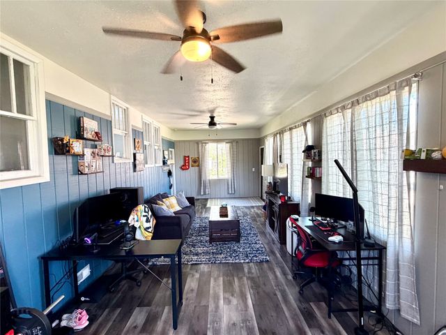 319 S 7th Avenue, Winterset, IA 50273