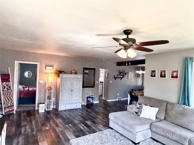 319 S 7th Avenue, Winterset, IA 50273