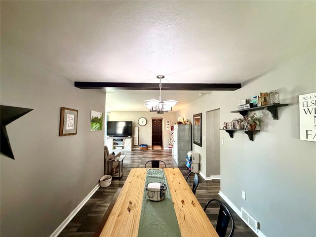 319 S 7th Avenue, Winterset, IA 50273