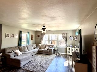 319 S 7th Avenue, Winterset, IA 50273