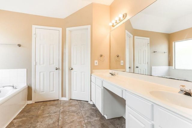 19402 Pinewood Bluff Lane, Humble, TX 77346