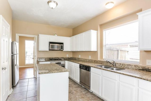 19402 Pinewood Bluff Lane, Humble, TX 77346