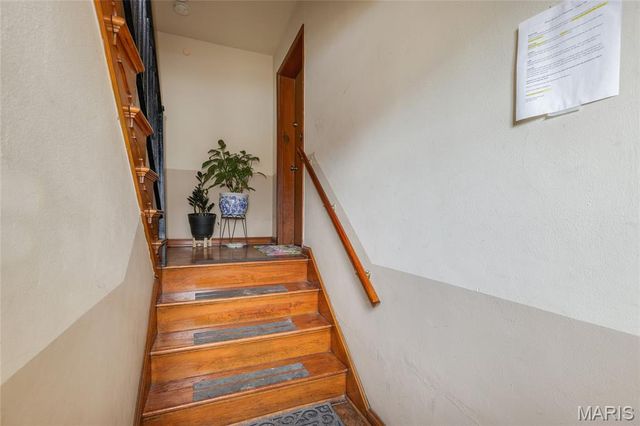 6963 Chippewa Street, St Louis, MO 63109