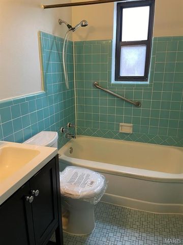 6963 Chippewa Street, St Louis, MO 63109