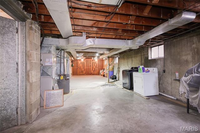 6963 Chippewa Street, St Louis, MO 63109