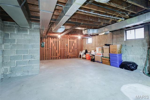 6963 Chippewa Street, St Louis, MO 63109