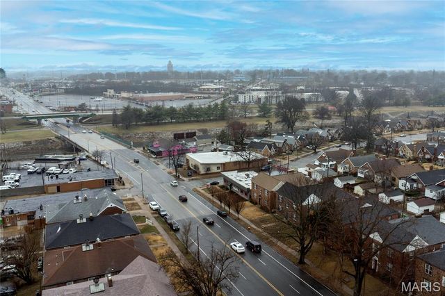 6963 Chippewa Street, St Louis, MO 63109