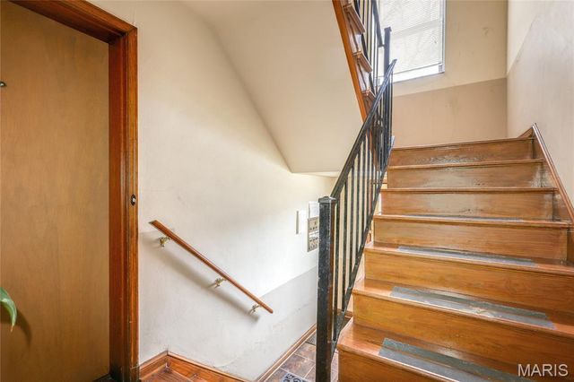 6963 Chippewa Street, St Louis, MO 63109