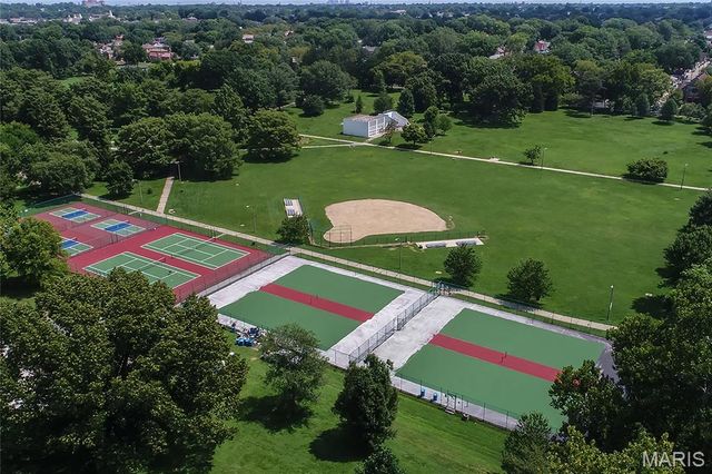 6963 Chippewa Street, St Louis, MO 63109