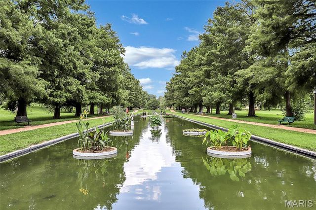 6963 Chippewa Street, St Louis, MO 63109