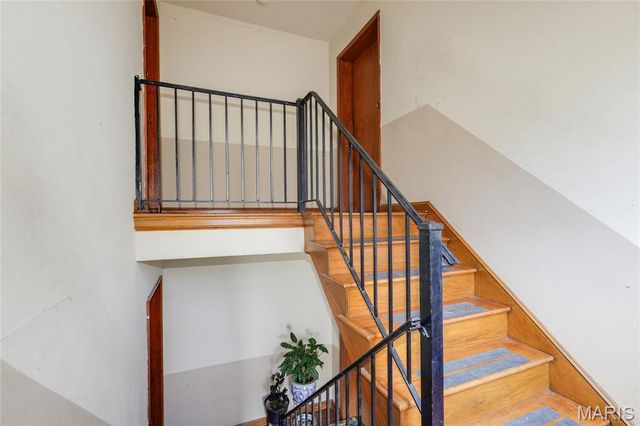 6963 Chippewa Street, St Louis, MO 63109