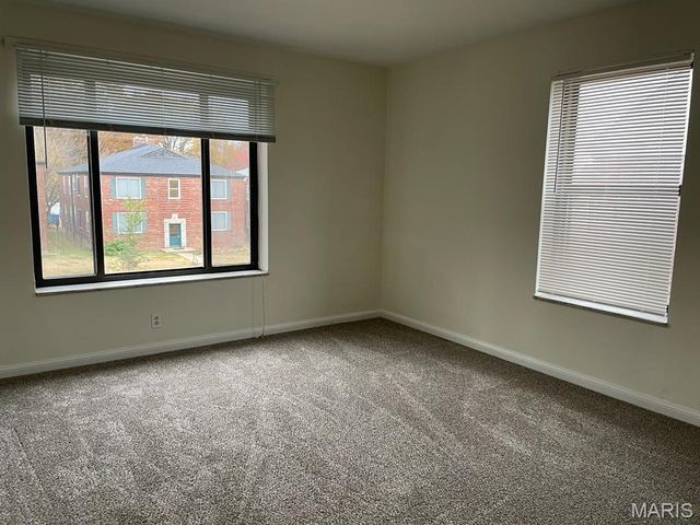 6963 Chippewa Street, St Louis, MO 63109